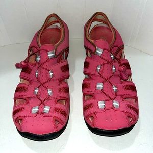 Dark Pink/Light Red Clarks Springers sport sandals 10M